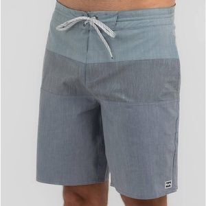 Billabong Men’s Tribong Lotide Board Shorts - 32
